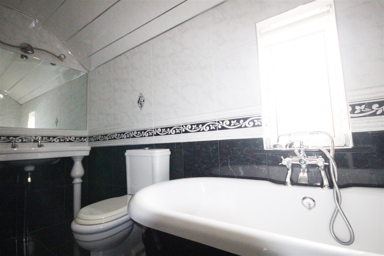 4 bedroom detached house SSTC in Foulridge, Colne - IMG_9141.jpg